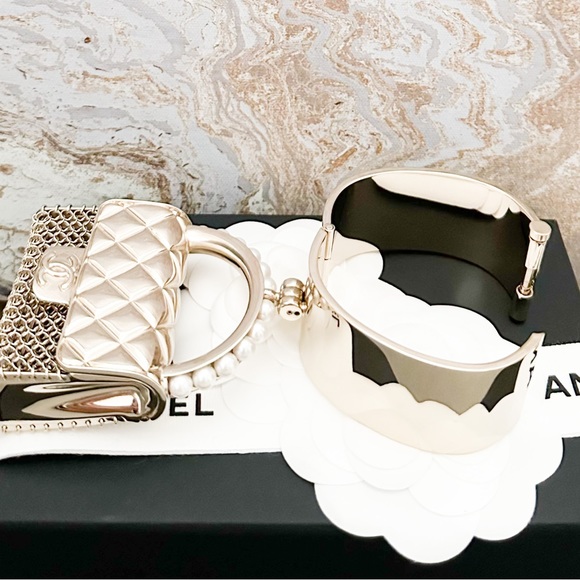 RUNWAY! Ltd Edition! Chanel Gold Metal Micro Pearl Bag Cuff - Picture 13 of 15